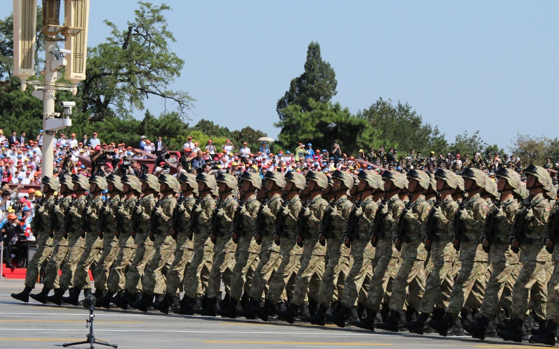 开云全站-霍勒迪快攻策应队友命中率提升明显，霍勒迪单挑