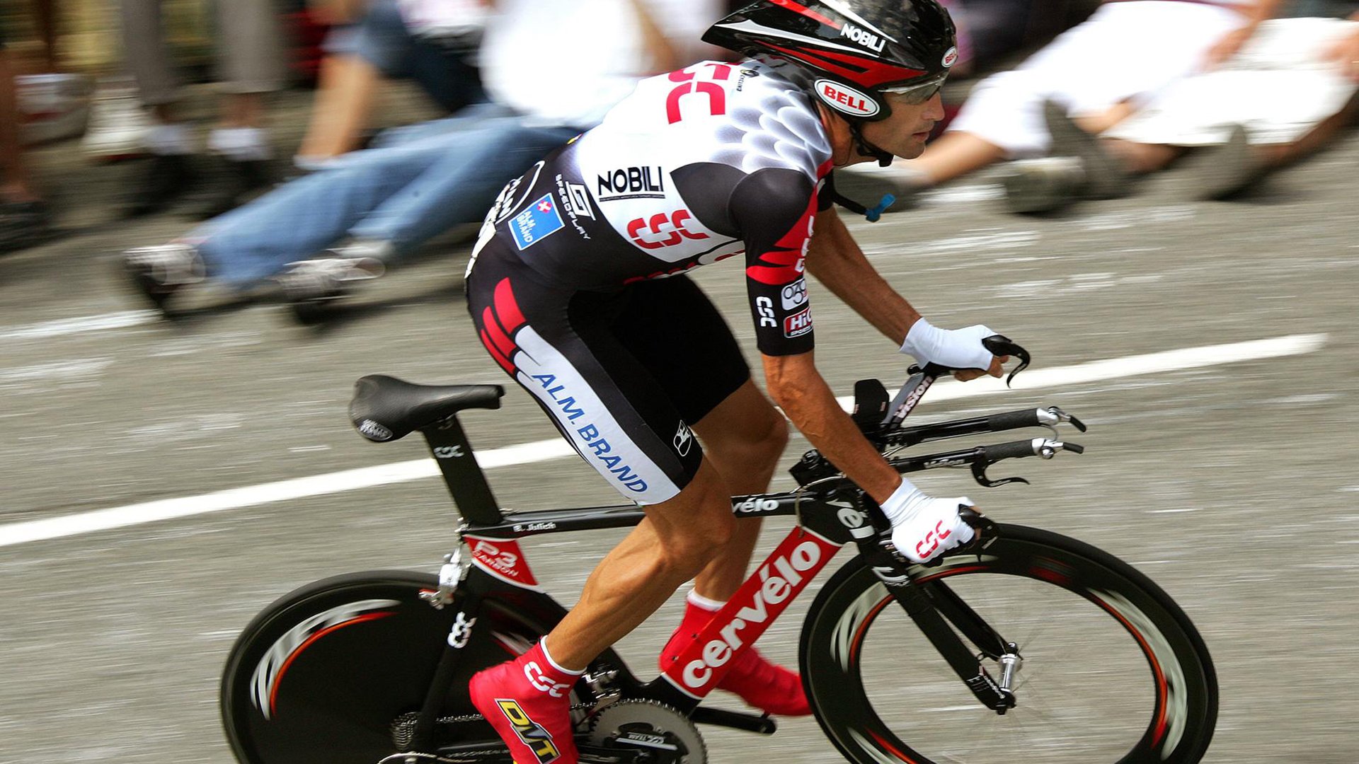 塞内加尔队前锋洛佩斯在巴黎奥运会上表现出色，洛佩和塞万提斯