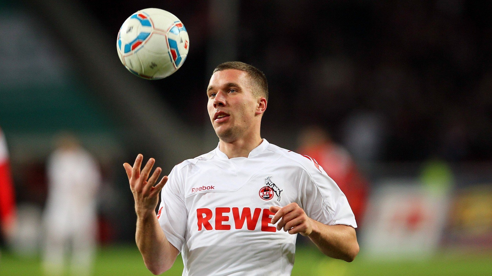 托桑·埃夫布奥姆万成为NBA国际化象征，埃托奥与布冯相视一笑